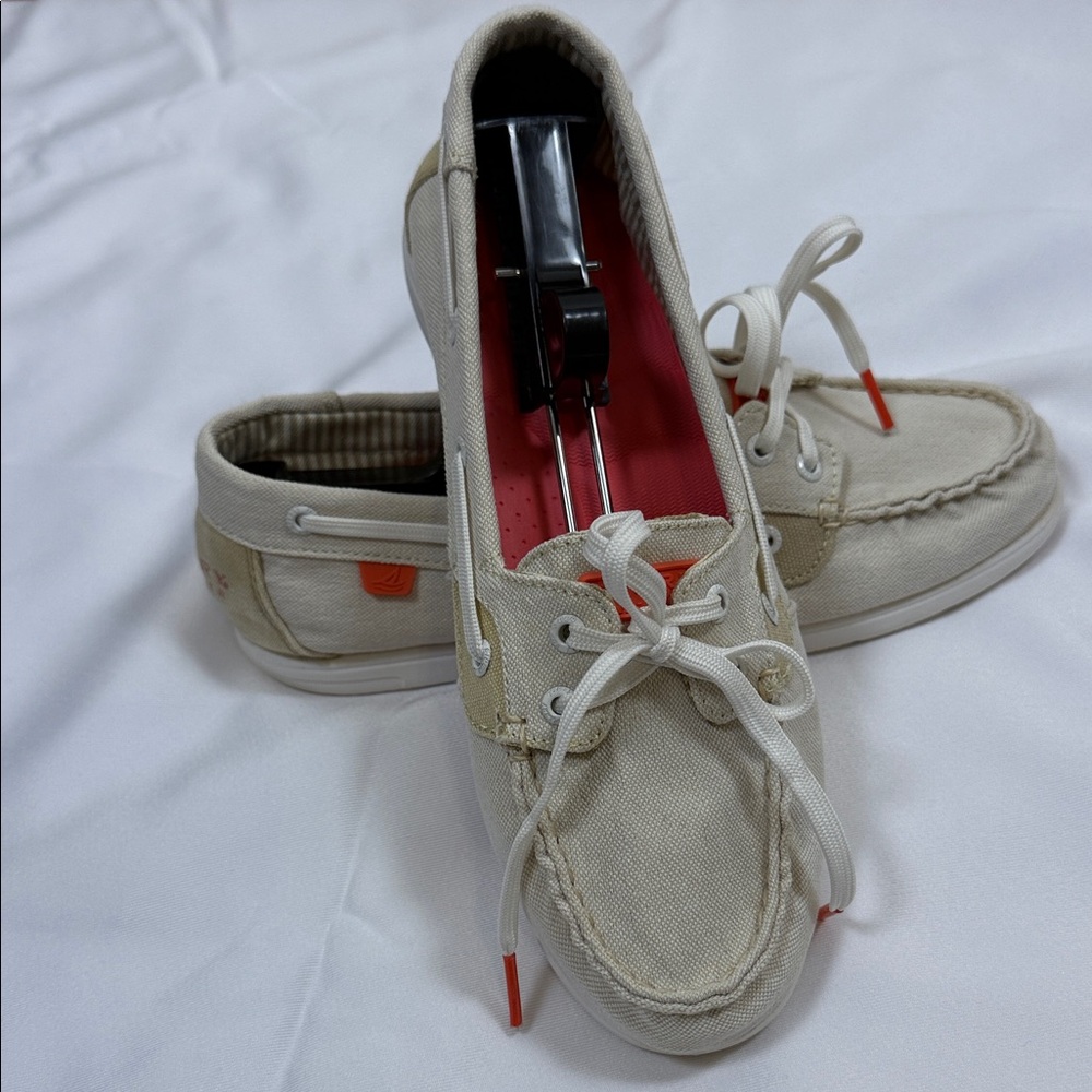 Sperry Cream Canvas Loafers excellent condition, size 8 women boat shoes